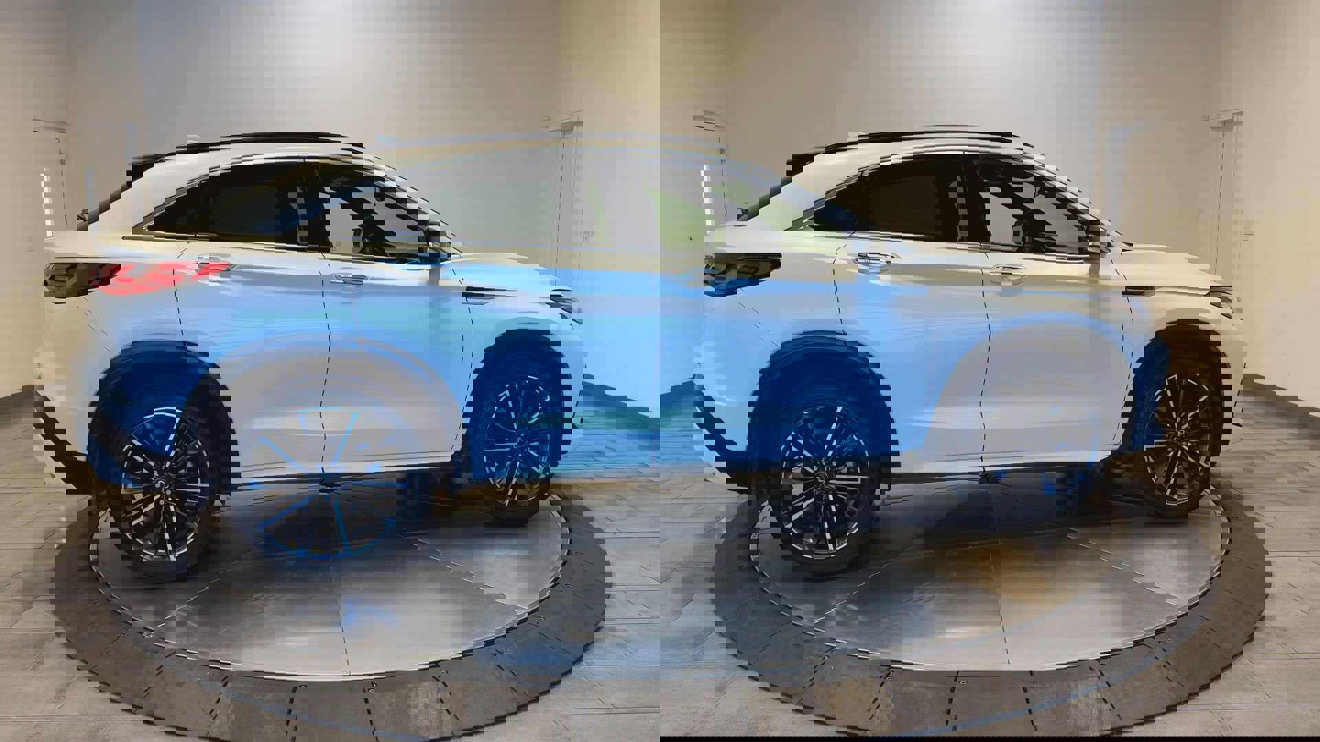 Certified 2023 INFINITI QX55 Luxe w/ Cargo Package image 9