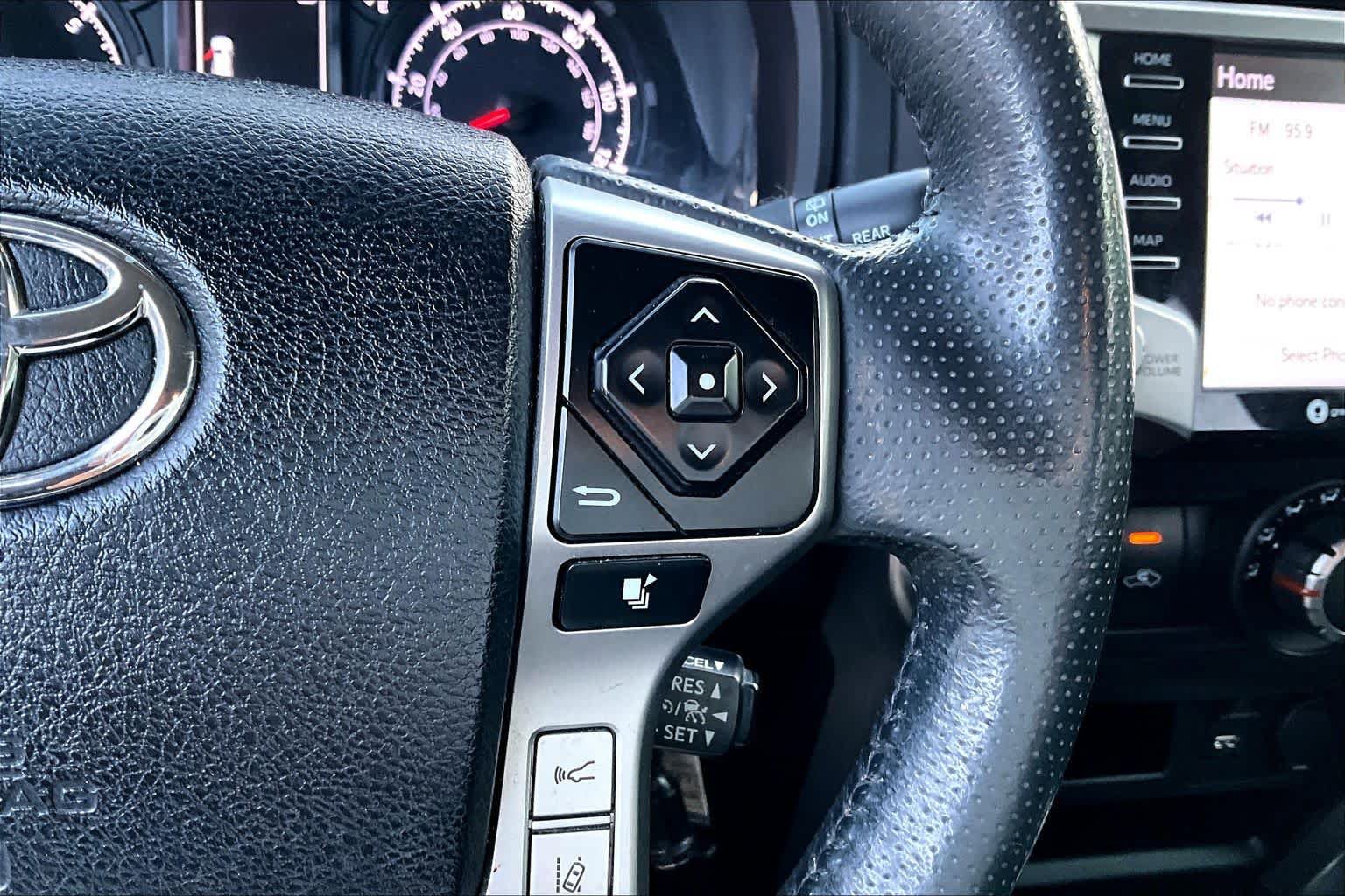 Used 2020 Toyota 4Runner SR5 AWD/4WD image 22