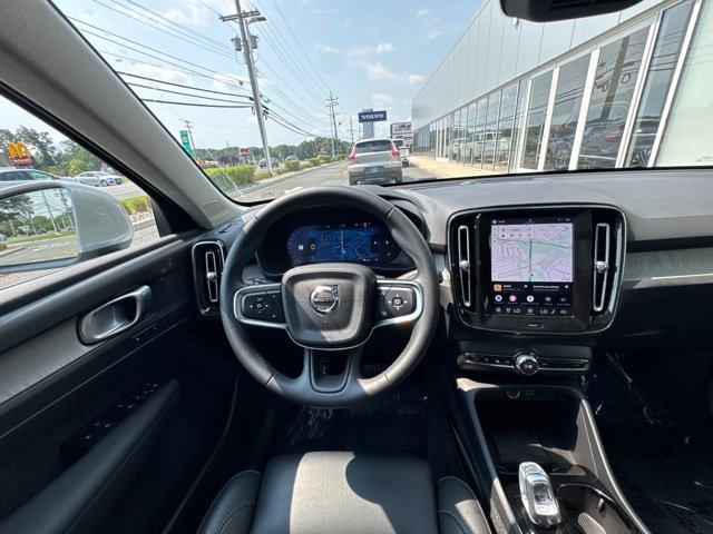 Certified 2025 Volvo XC40 B5 Plus AWD/4WD image 21