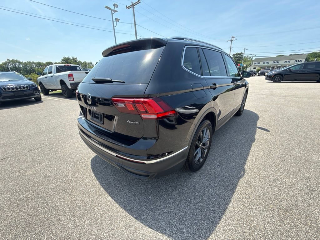 Used 2022 Volkswagen Tiguan SE w/ Panoramic Sunroof Package AWD/4WD image 5