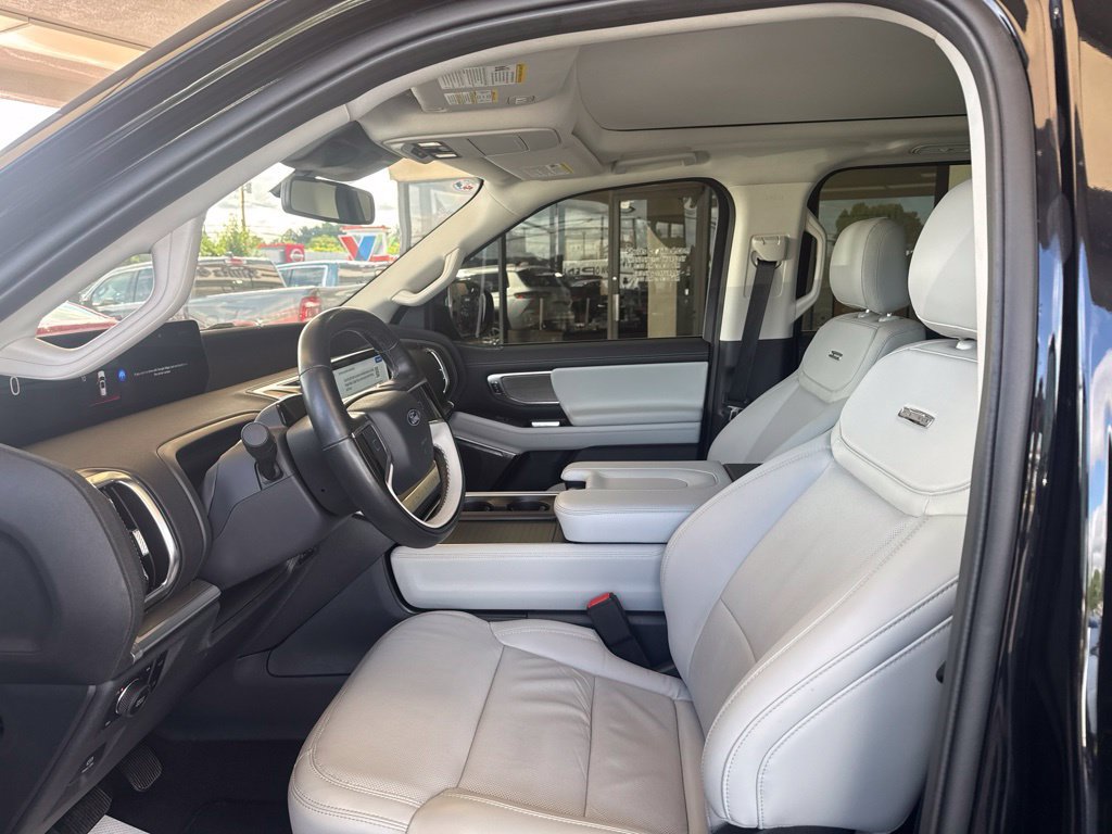 Certified 2025 Ford Expedition Platinum w/ Driver's Package AWD/4WD image 13