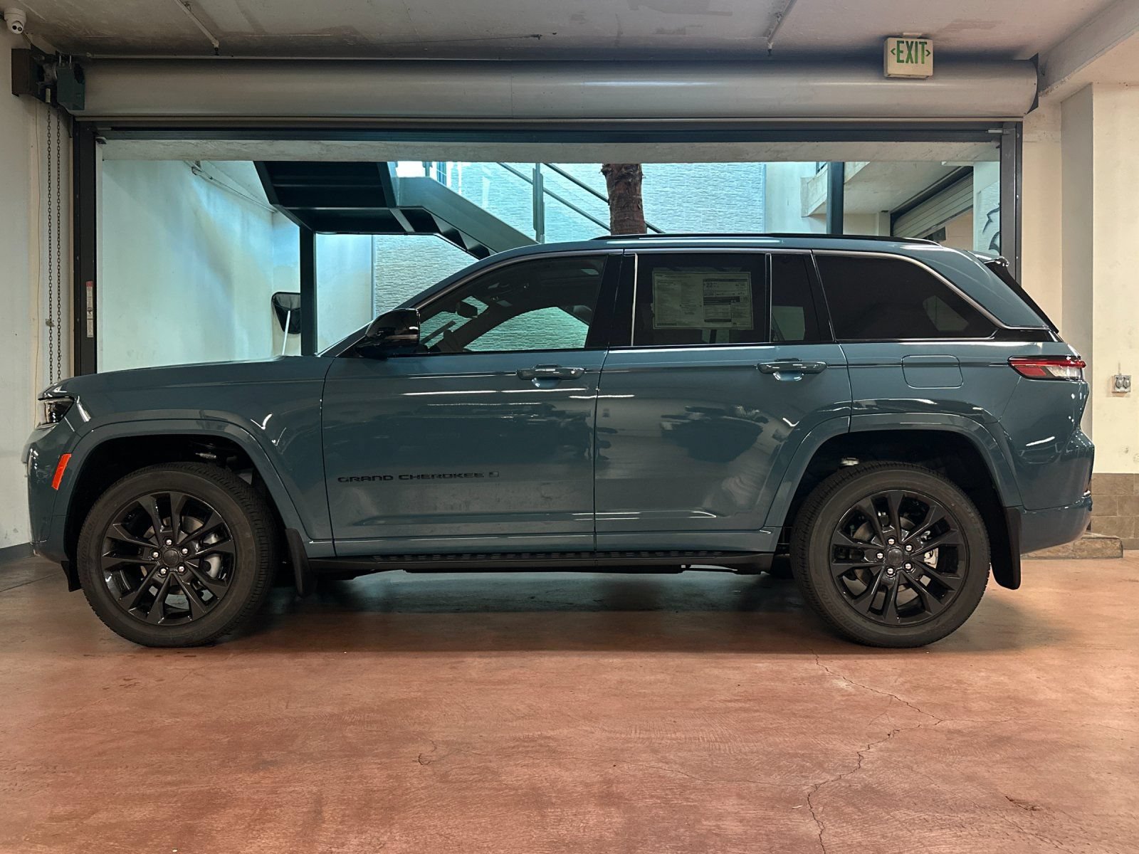 New 2026 Jeep Grand Cherokee Limited AWD/4WD image 2