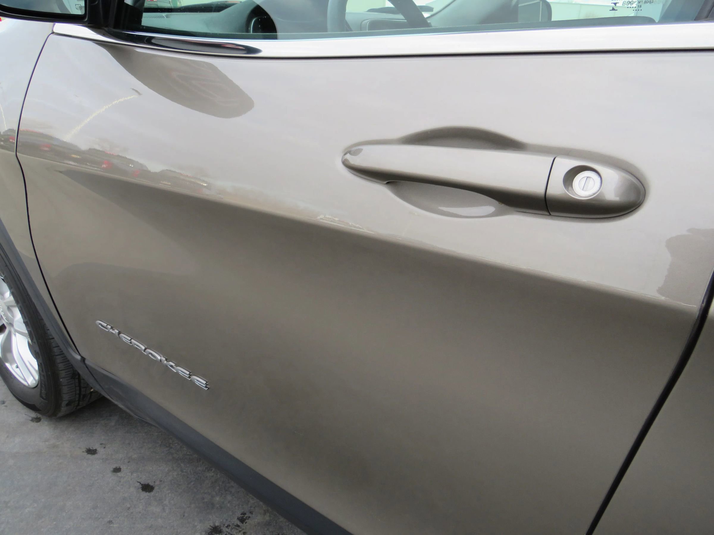 Used 2019 Jeep Cherokee Latitude w/ Popular Appearance Group image 24