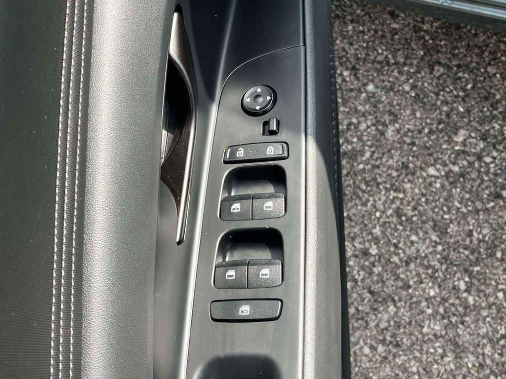 Used 2025 Hyundai Elantra Sport image 11