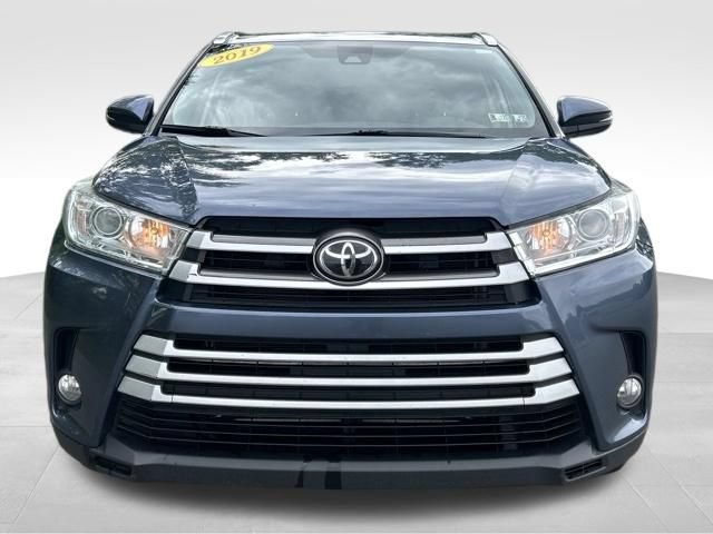 Used 2019 Toyota Highlander XLE AWD/4WD image 8