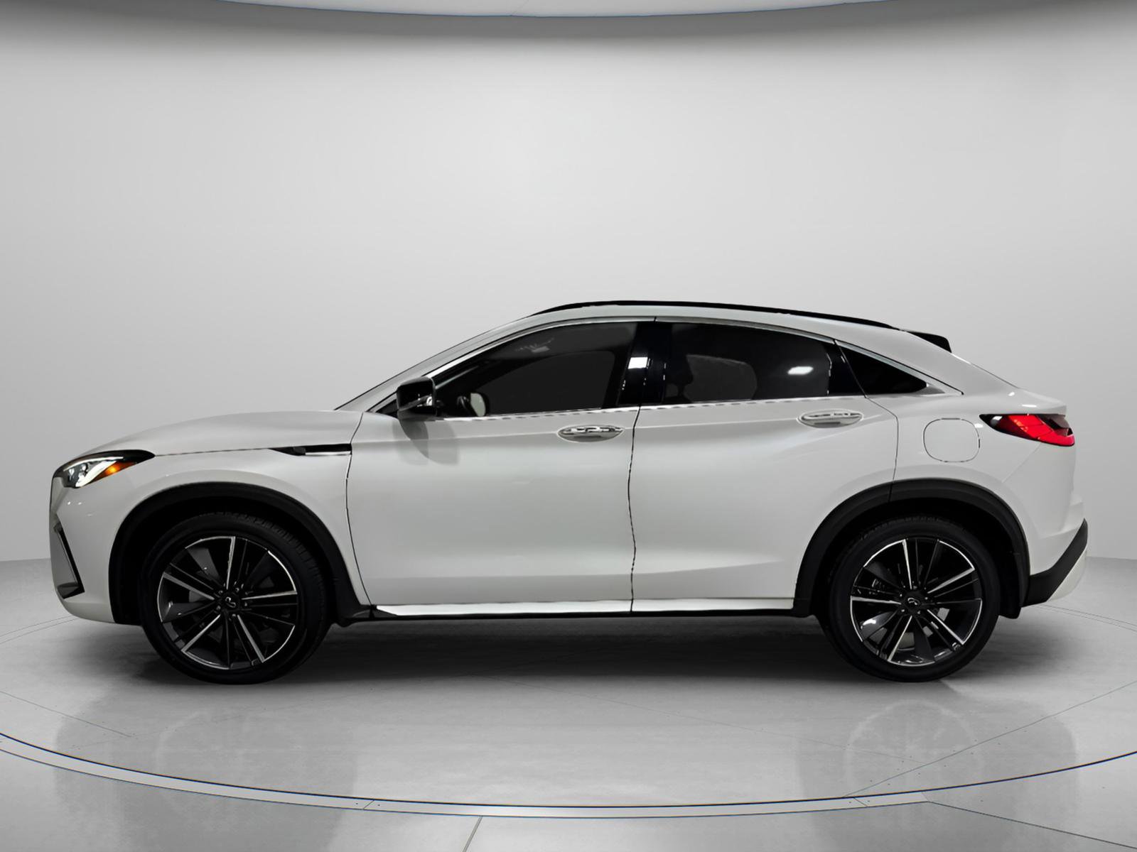 Used 2025 INFINITI QX55 Luxe w/ Cargo Package image 2