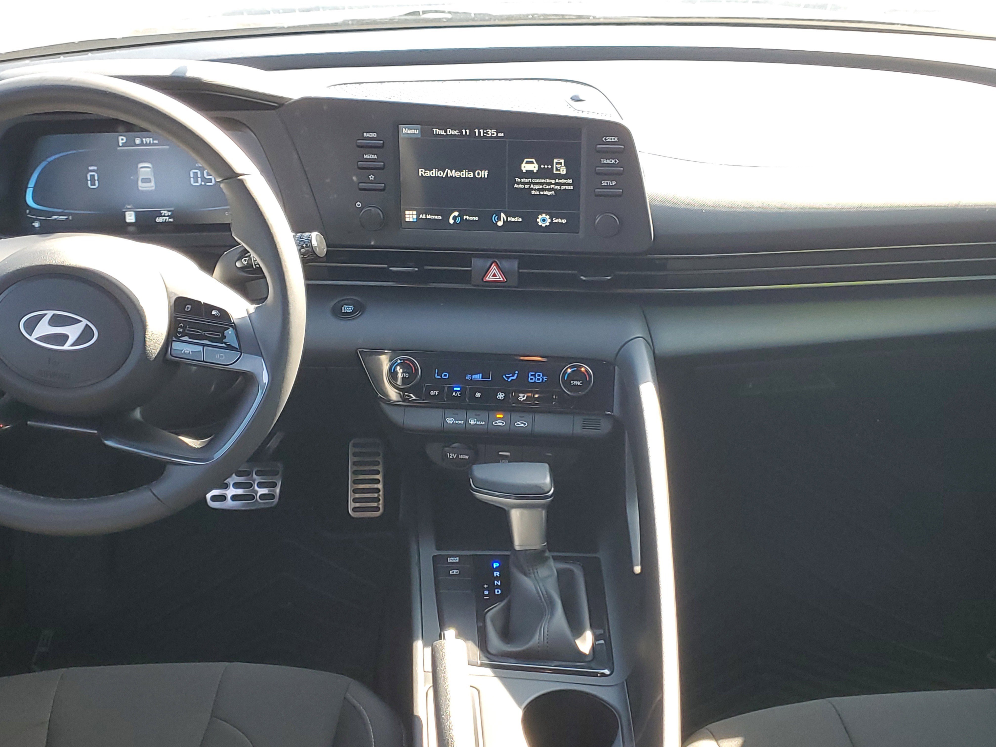 Used 2025 Hyundai Elantra Sport image 14