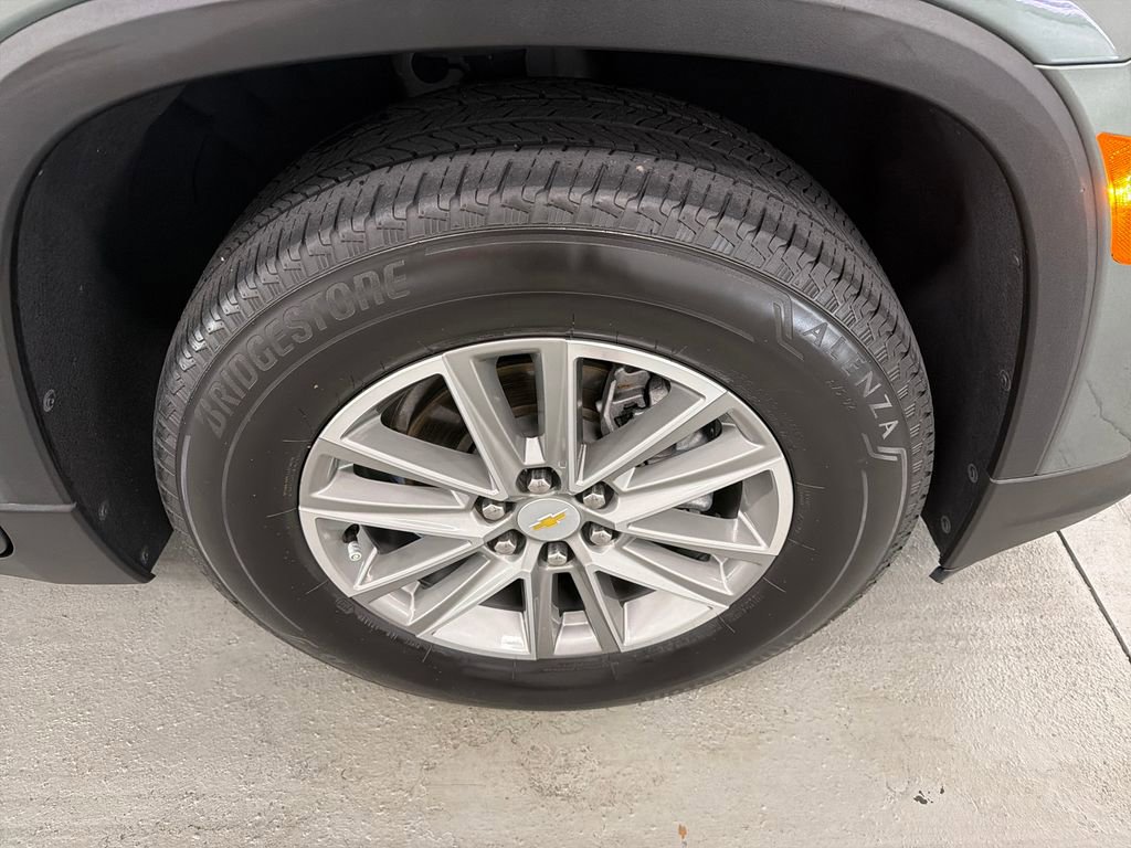 Used 2023 Chevrolet Traverse LT FWD image 4