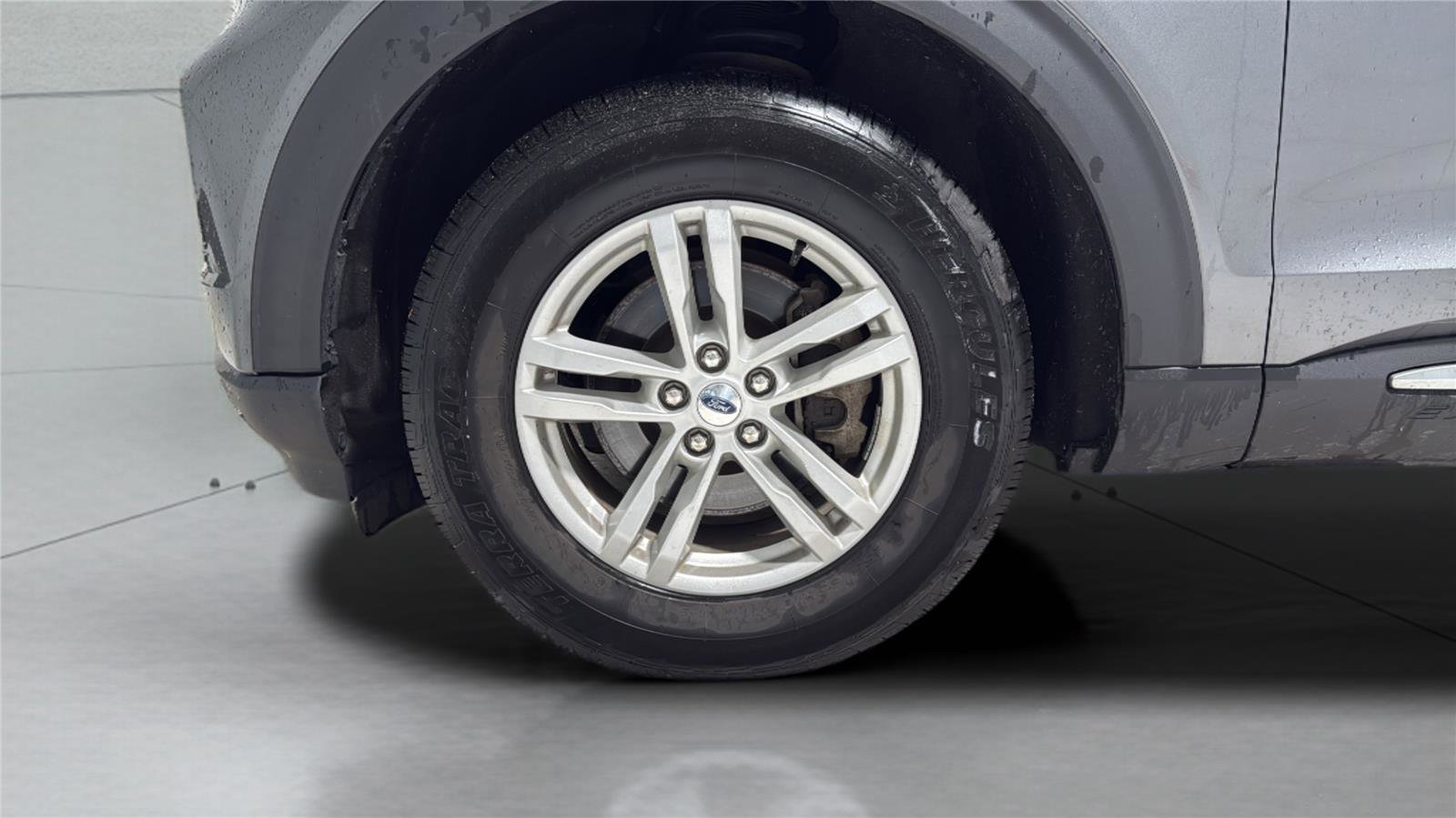 Used 2024 Ford Explorer XLT RWD image 30