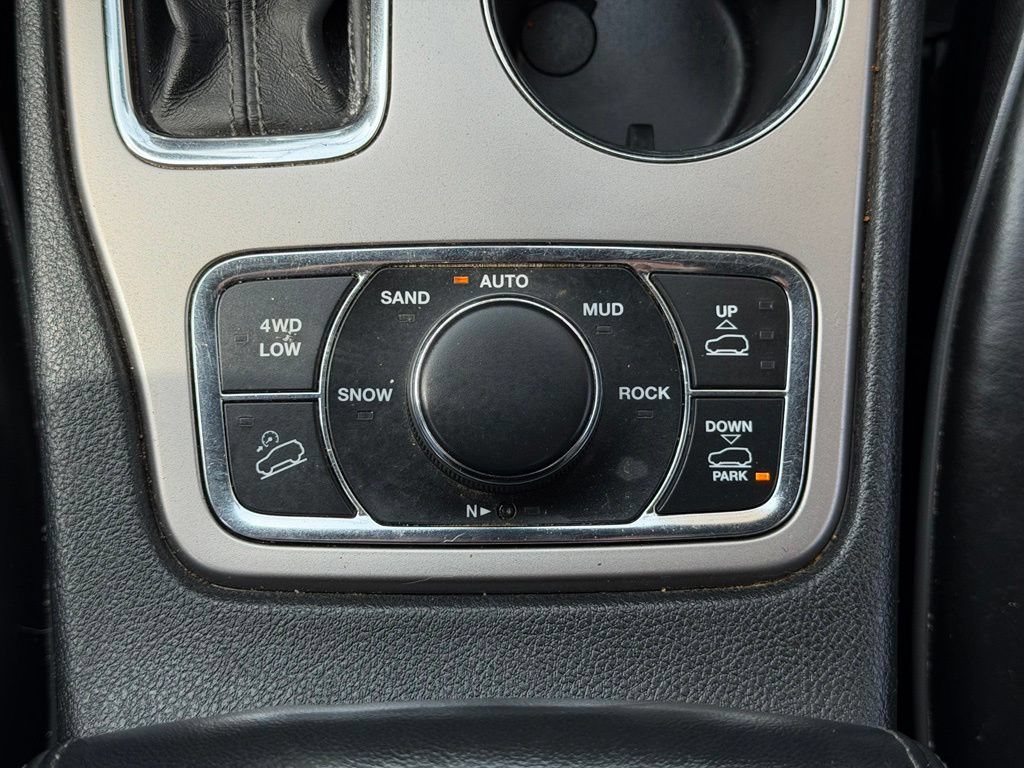 Used 2019 Jeep Grand Cherokee Overland AWD/4WD image 23