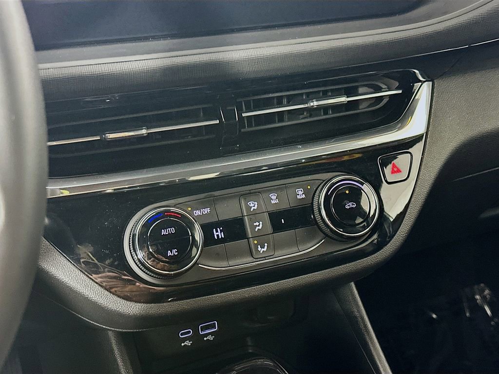 Used 2025 Buick Envista Sport Touring image 21