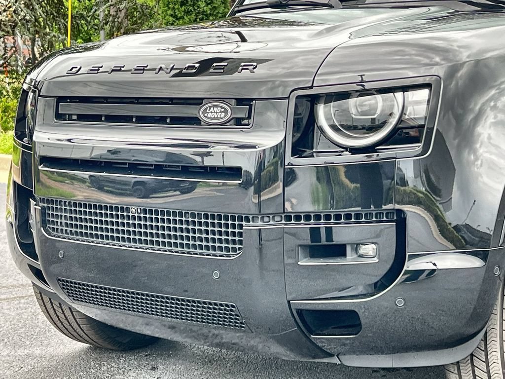 New 2026 Land Rover Defender 130 X-Dynamic SE AWD/4WD image 9