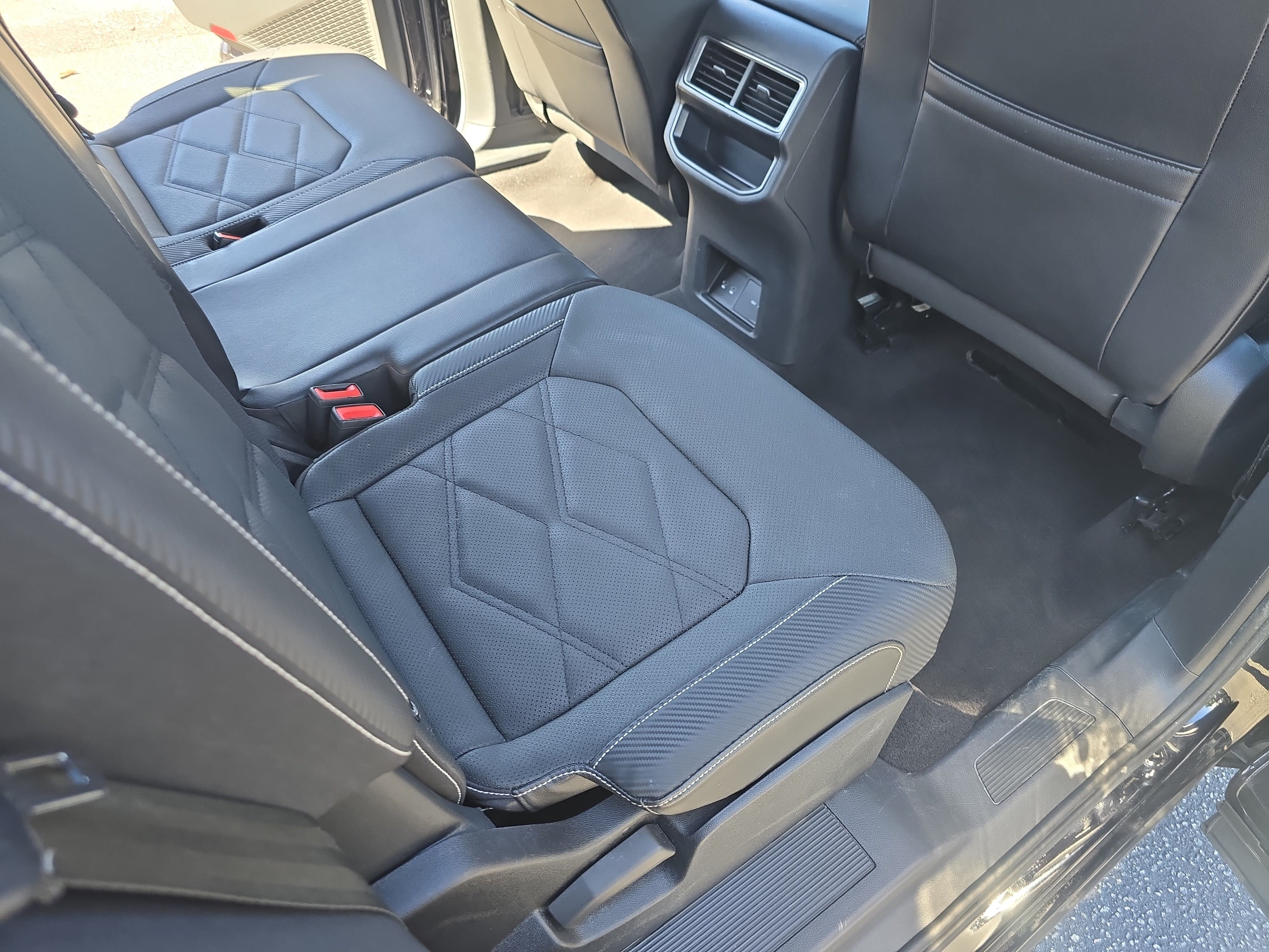 Used 2024 Volkswagen Atlas Cross Sport SE FWD image 11