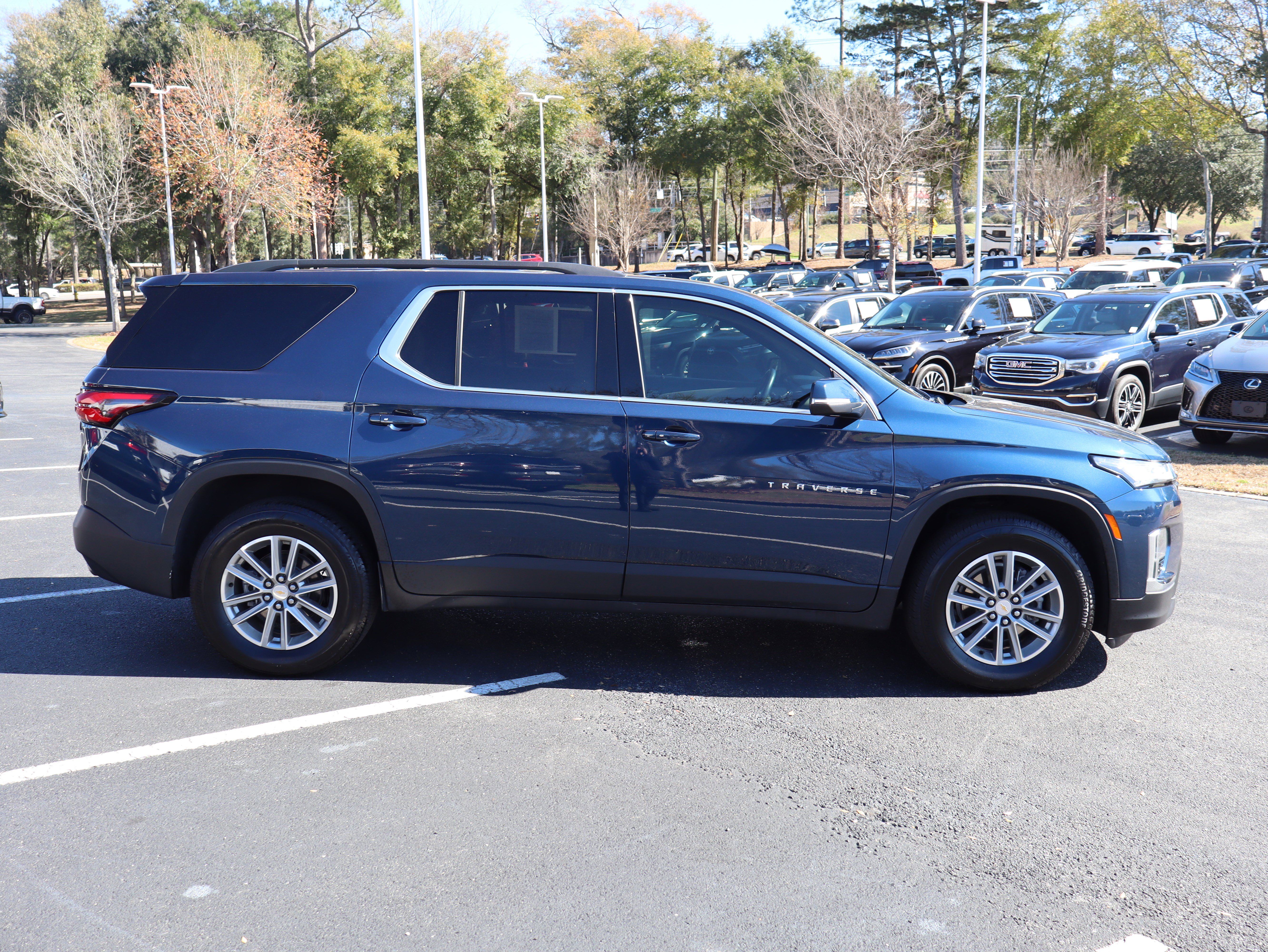 Used 2023 Chevrolet Traverse LT image 6