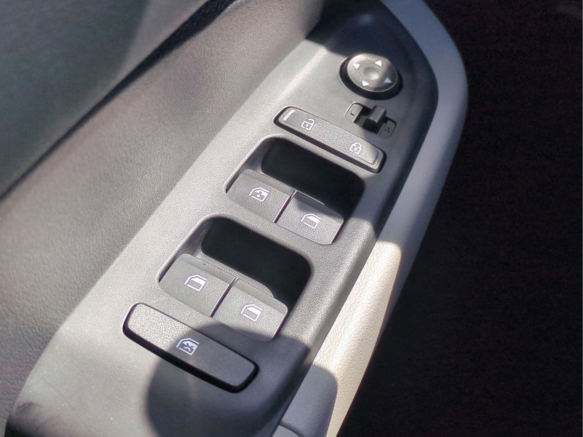 New 2026 Hyundai Venue SEL FWD image 25