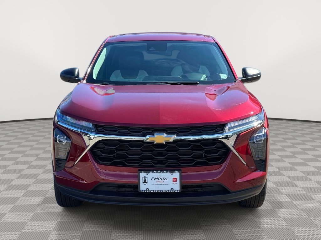 Used 2024 Chevrolet Trax LS FWD image 2
