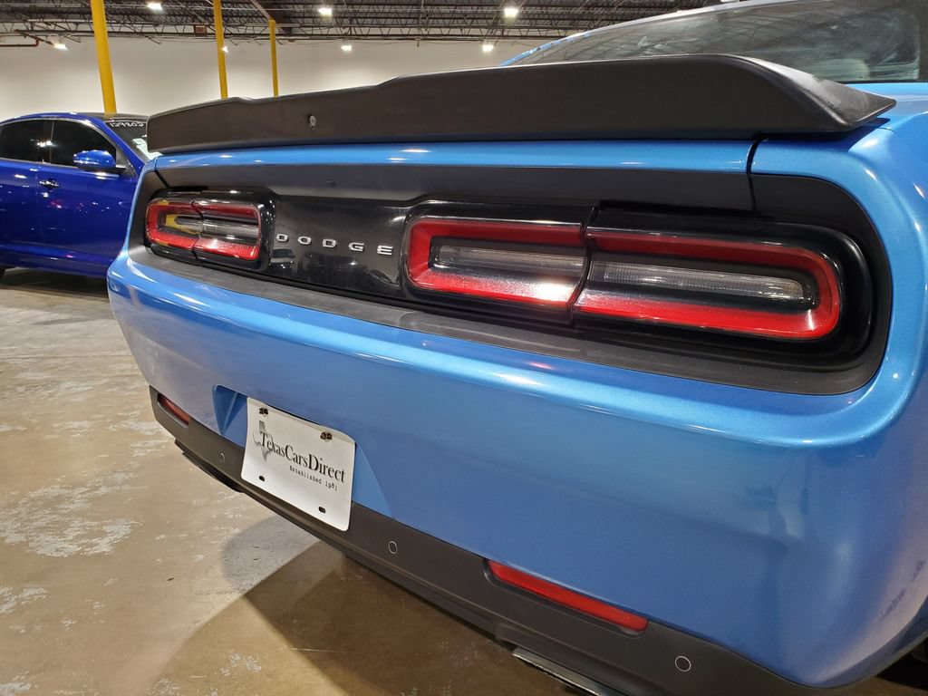 Used 2015 Dodge Challenger R/T Plus RWD image 36