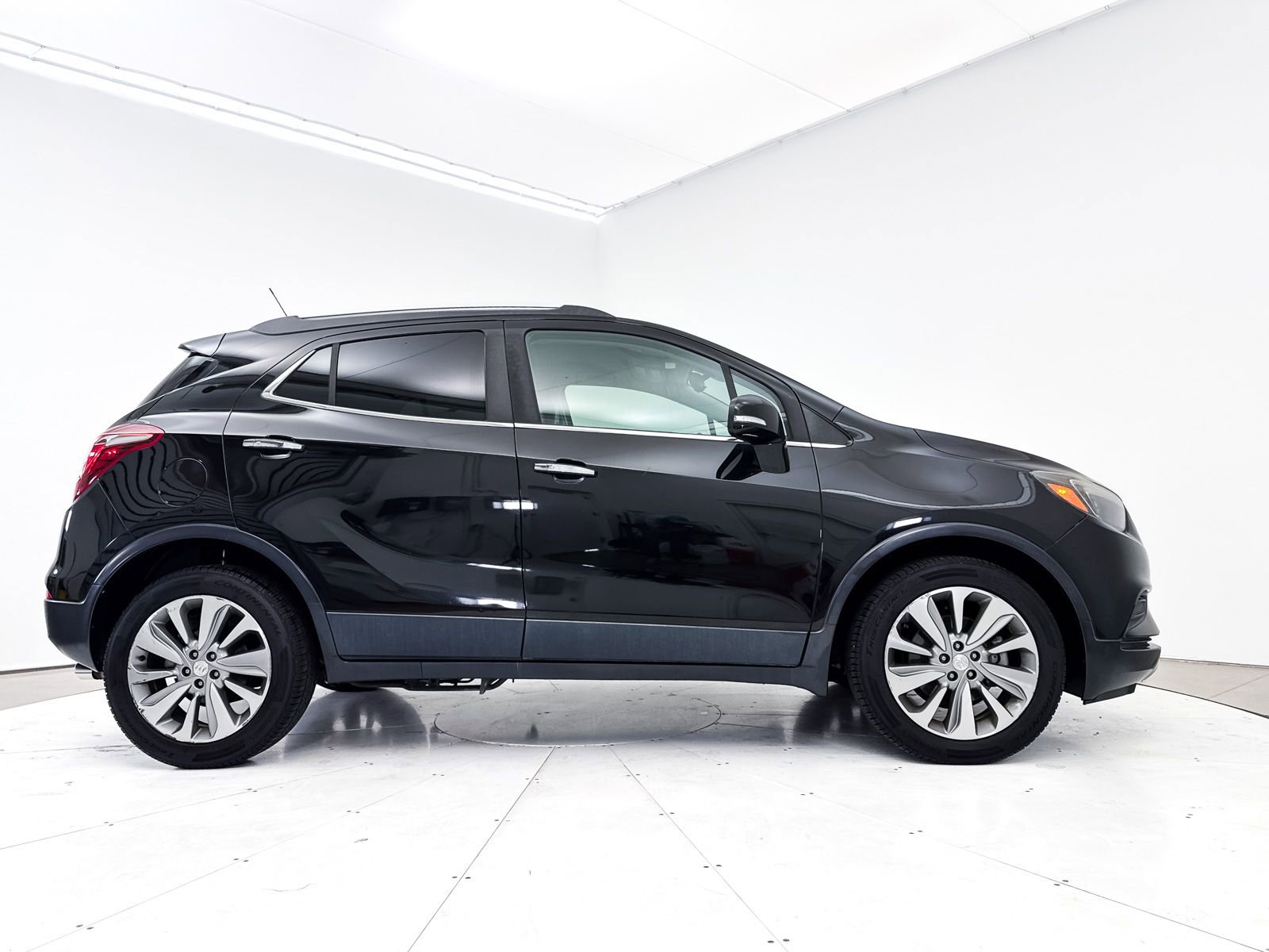 Used 2018 Buick Encore Preferred image 37