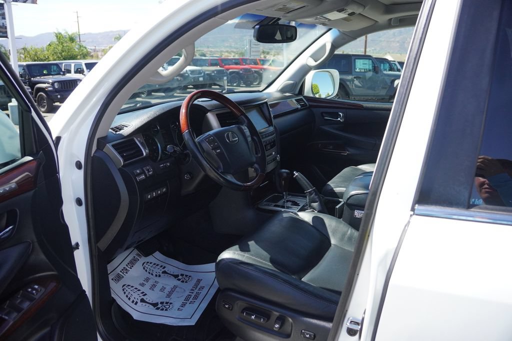Used 2014 Lexus LX 570 4WD w/ Luxury Package image 28