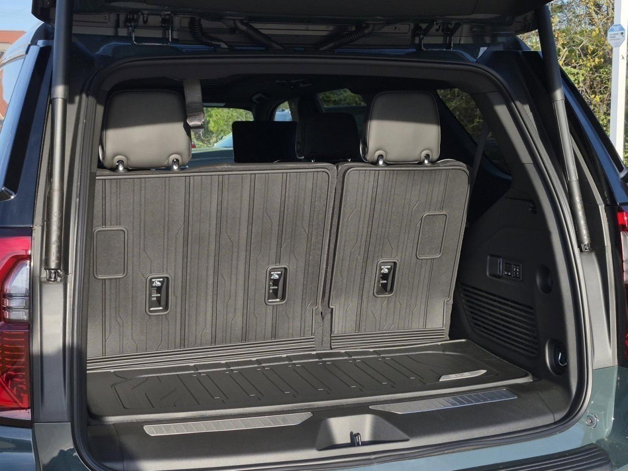 New 2026 GMC Yukon XL AT4 Ultimate AWD/4WD image 7