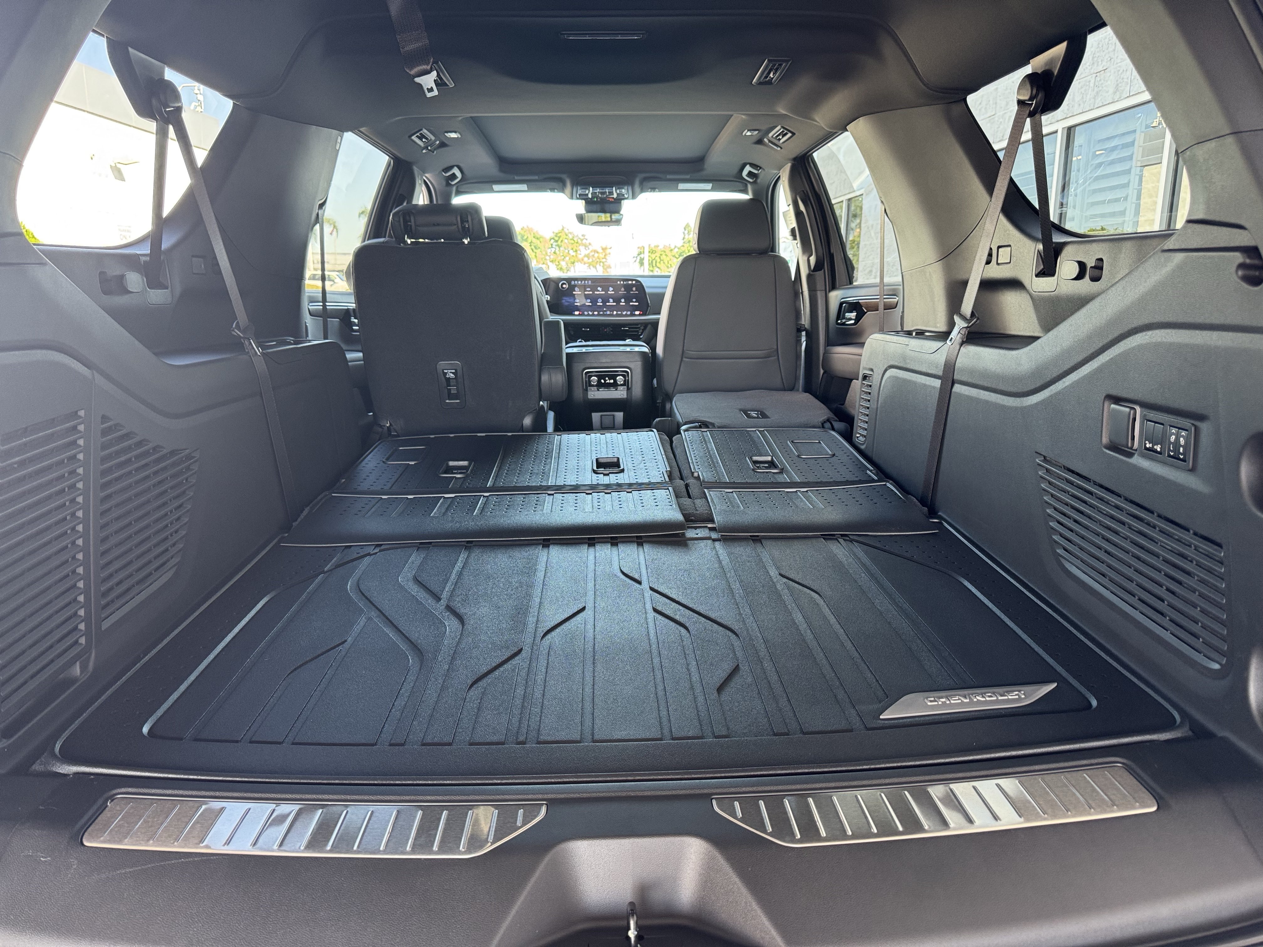 New 2026 Chevrolet Suburban High Country AWD/4WD image 19