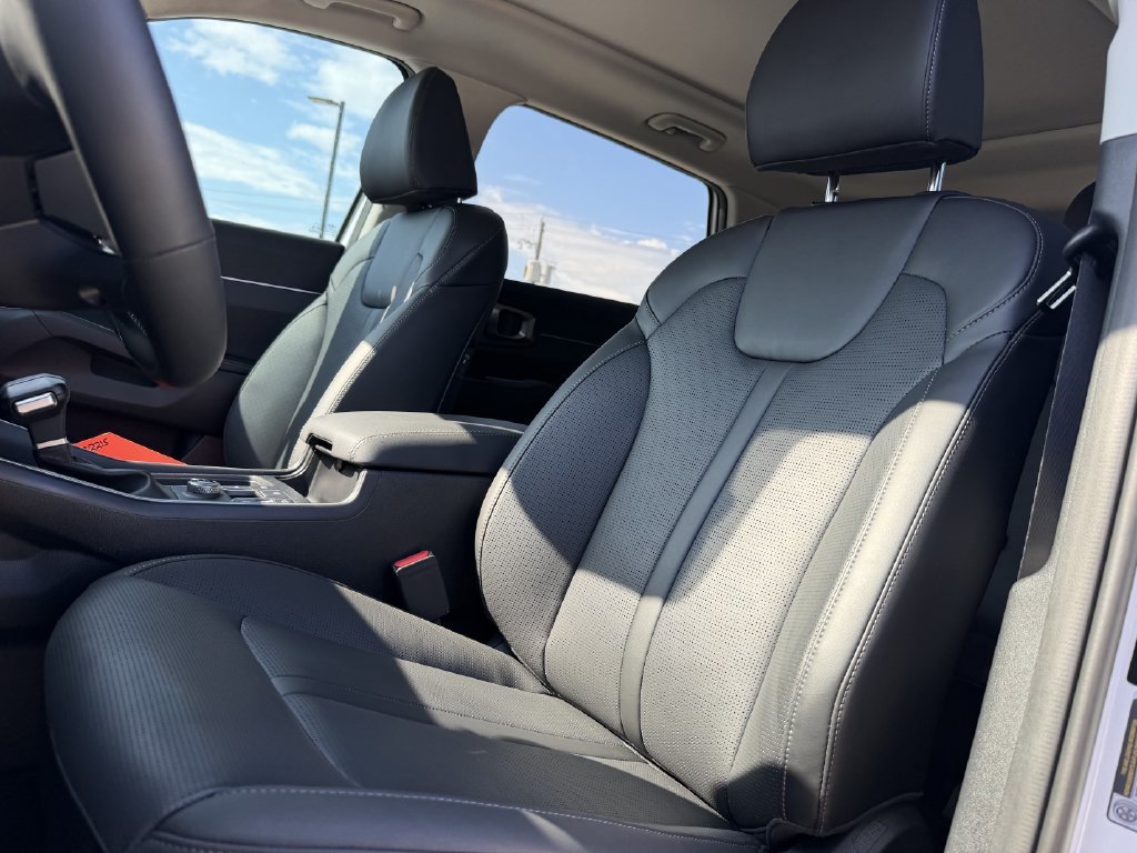 Used 2026 Kia Sorento S w/ S Panoramic Sunroof Package FWD image 12