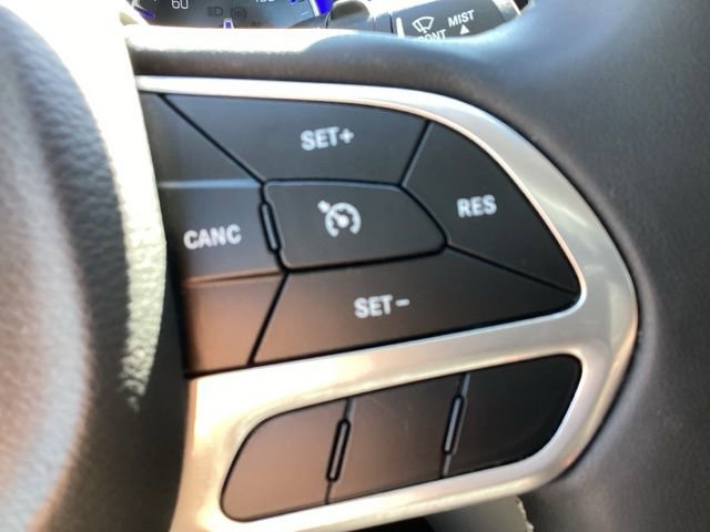 Used 2023 Chrysler Voyager LX image 18