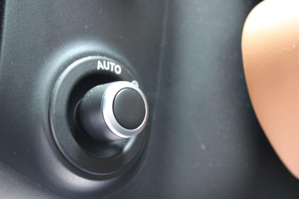 Used 2023 Land Rover Defender 90 X AWD/4WD image 24