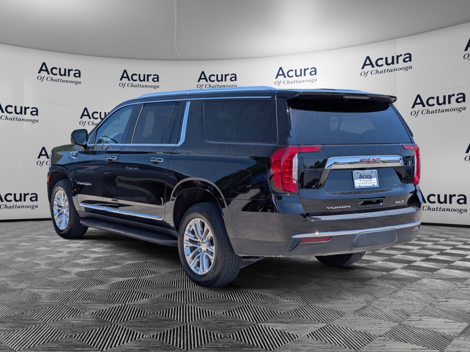 Used 2021 GMC Yukon XL SLT w/ SLT Premium Package image 5