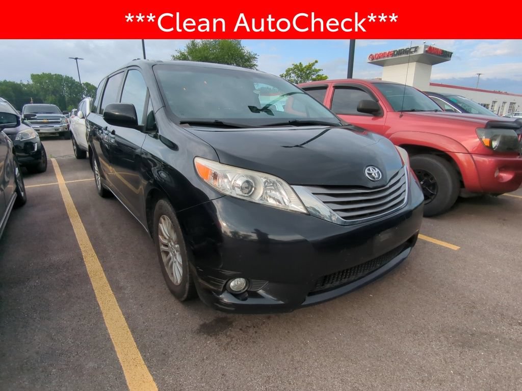 Used 2015 Toyota Sienna XLE Premium FWD image 3