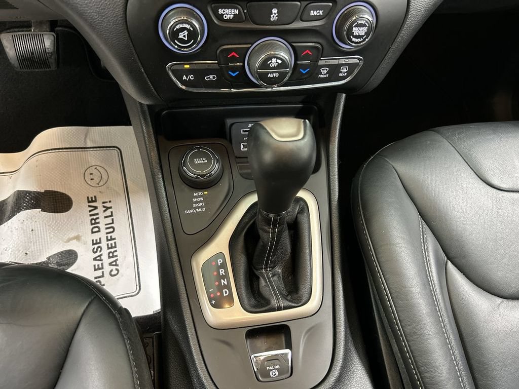 Used 2017 Jeep Cherokee Limited AWD/4WD image 18