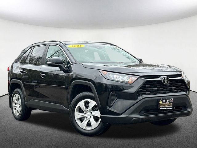 Used 2021 Toyota RAV4 LE image 2
