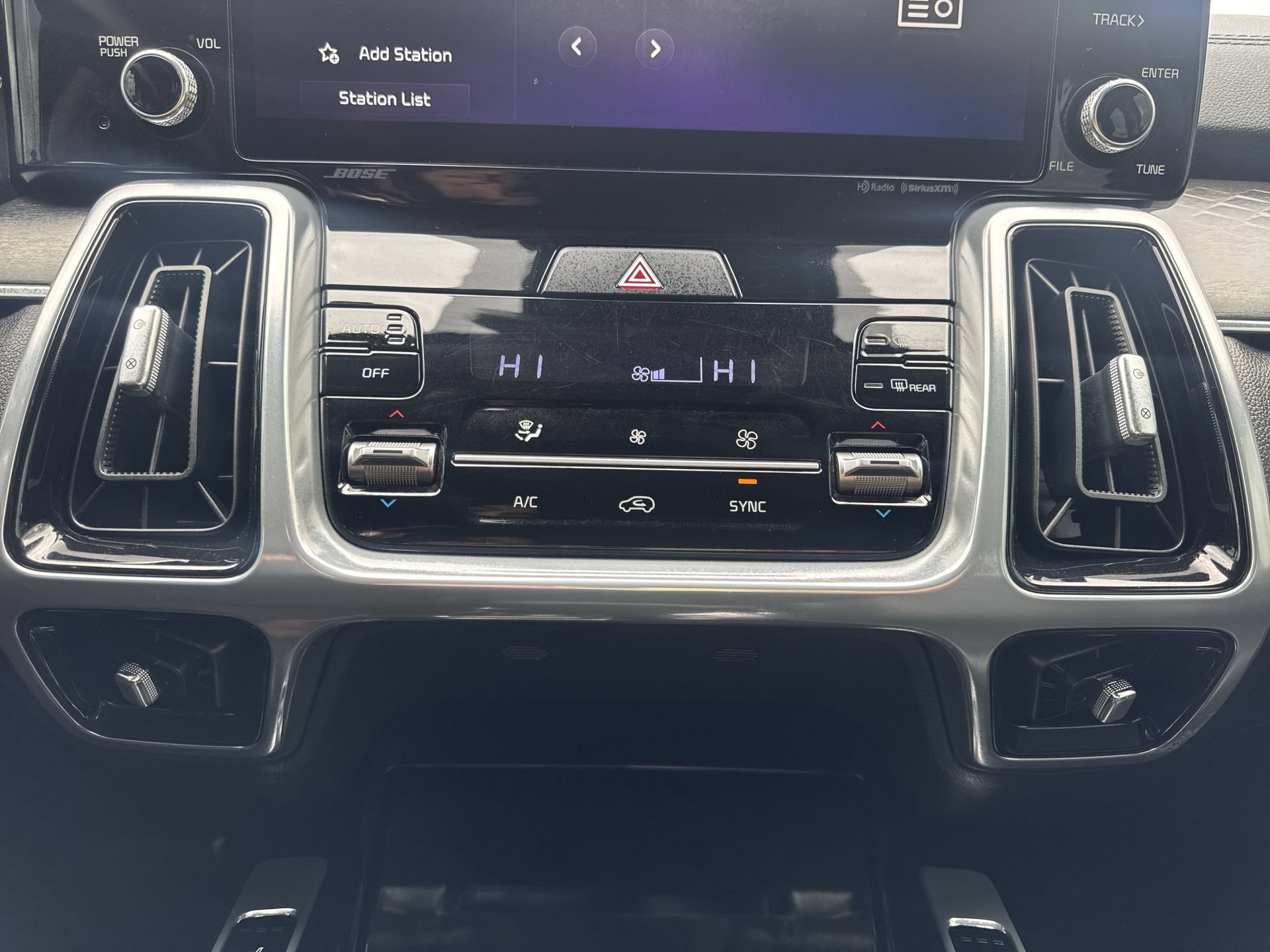 Used 2023 Kia Sorento SX AWD/4WD image 18