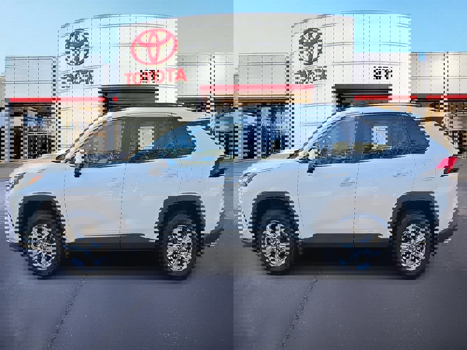 Used 2025 Toyota RAV4 XLE w/ Convenience Package image 8