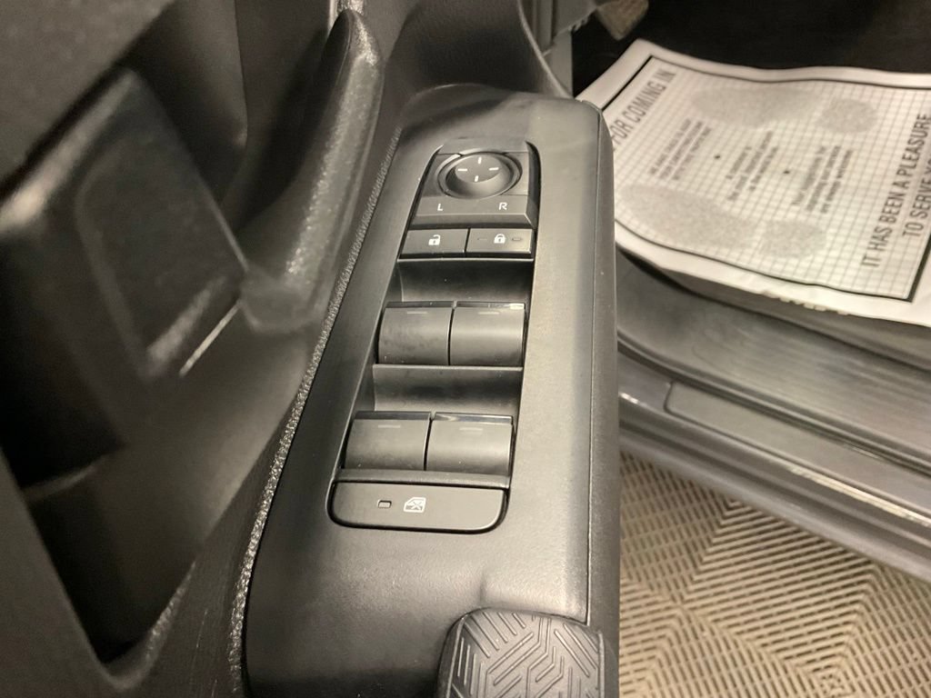 Used 2025 Toyota Tacoma SR5 AWD/4WD image 13
