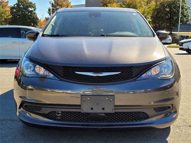 Used 2023 Chrysler Voyager LX image 5
