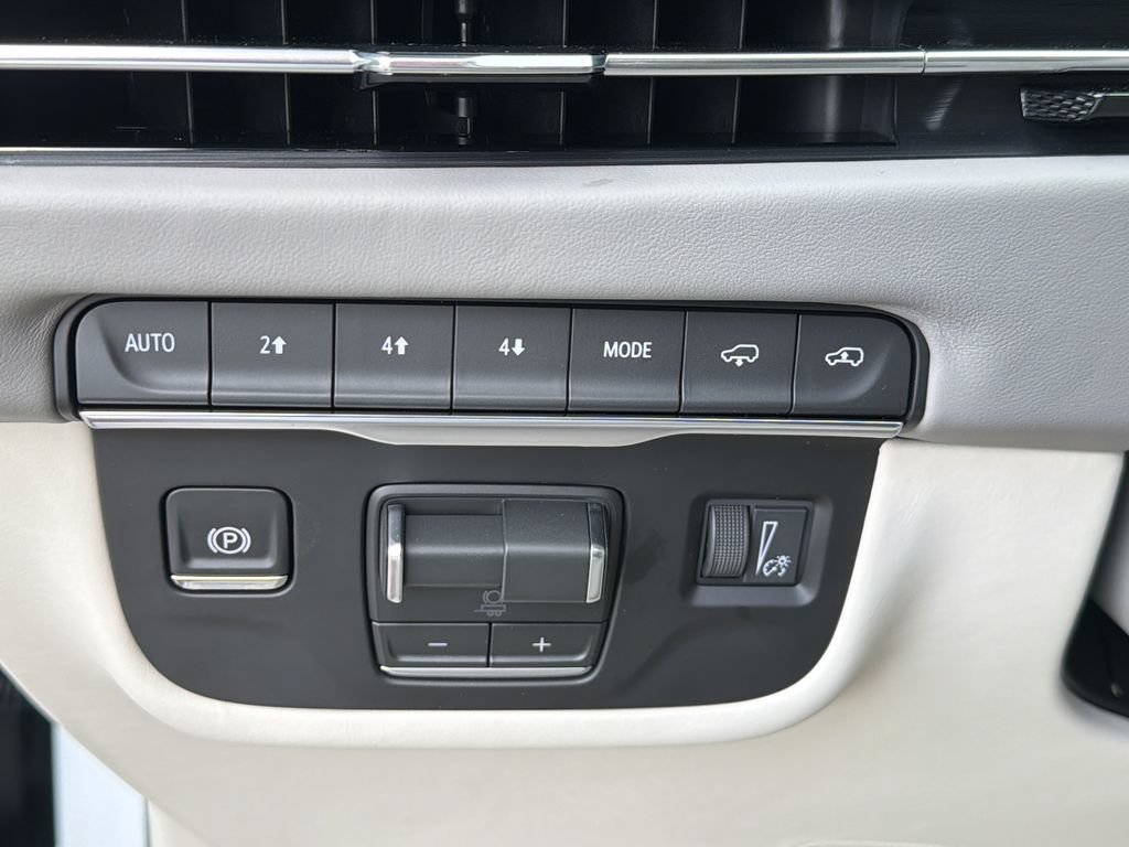 New 2026 Cadillac Escalade ESV Platinum Luxury w/ LPO, Radiant Package AWD/4WD image 33