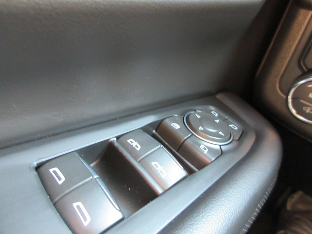 Certified 2025 Chevrolet Tahoe High Country AWD/4WD image 35