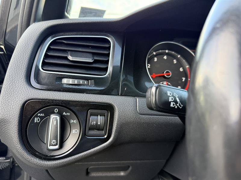 Used 2017 Volkswagen GTI SE FWD image 41