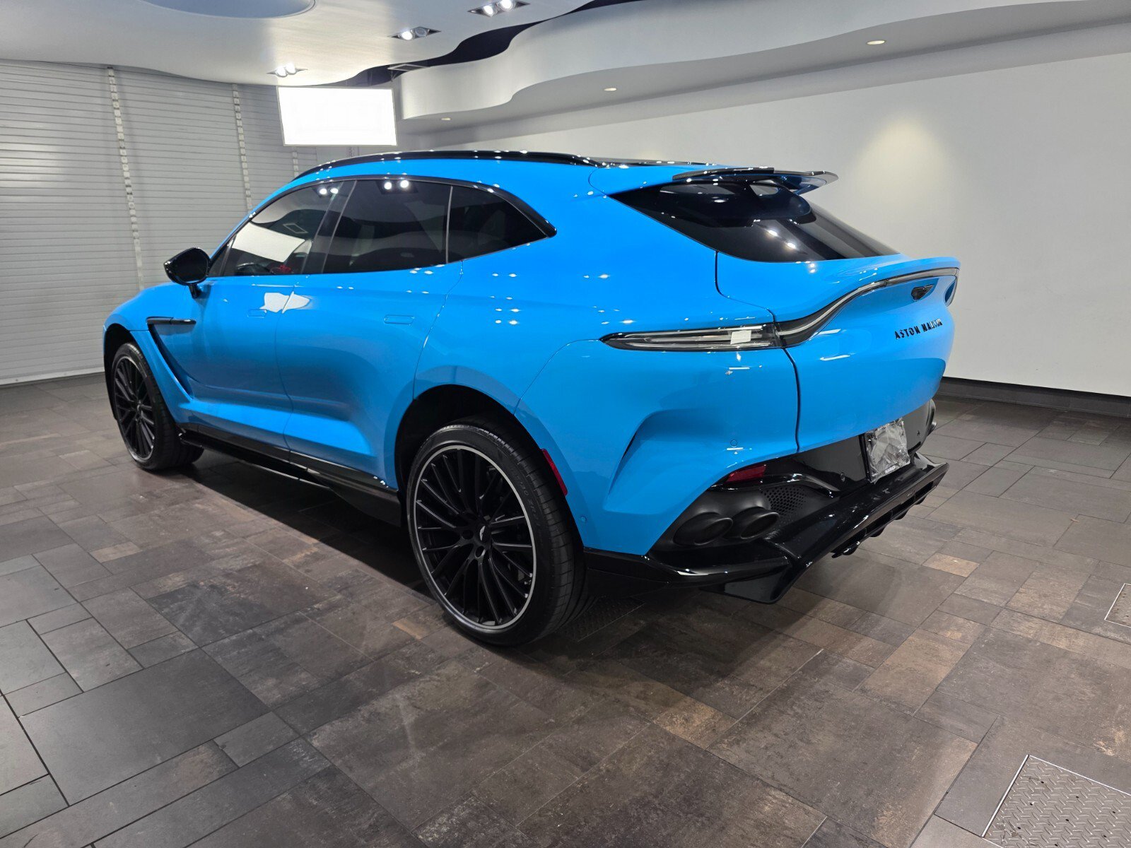 Used 2023 Aston Martin DBX 707 AWD/4WD image 2