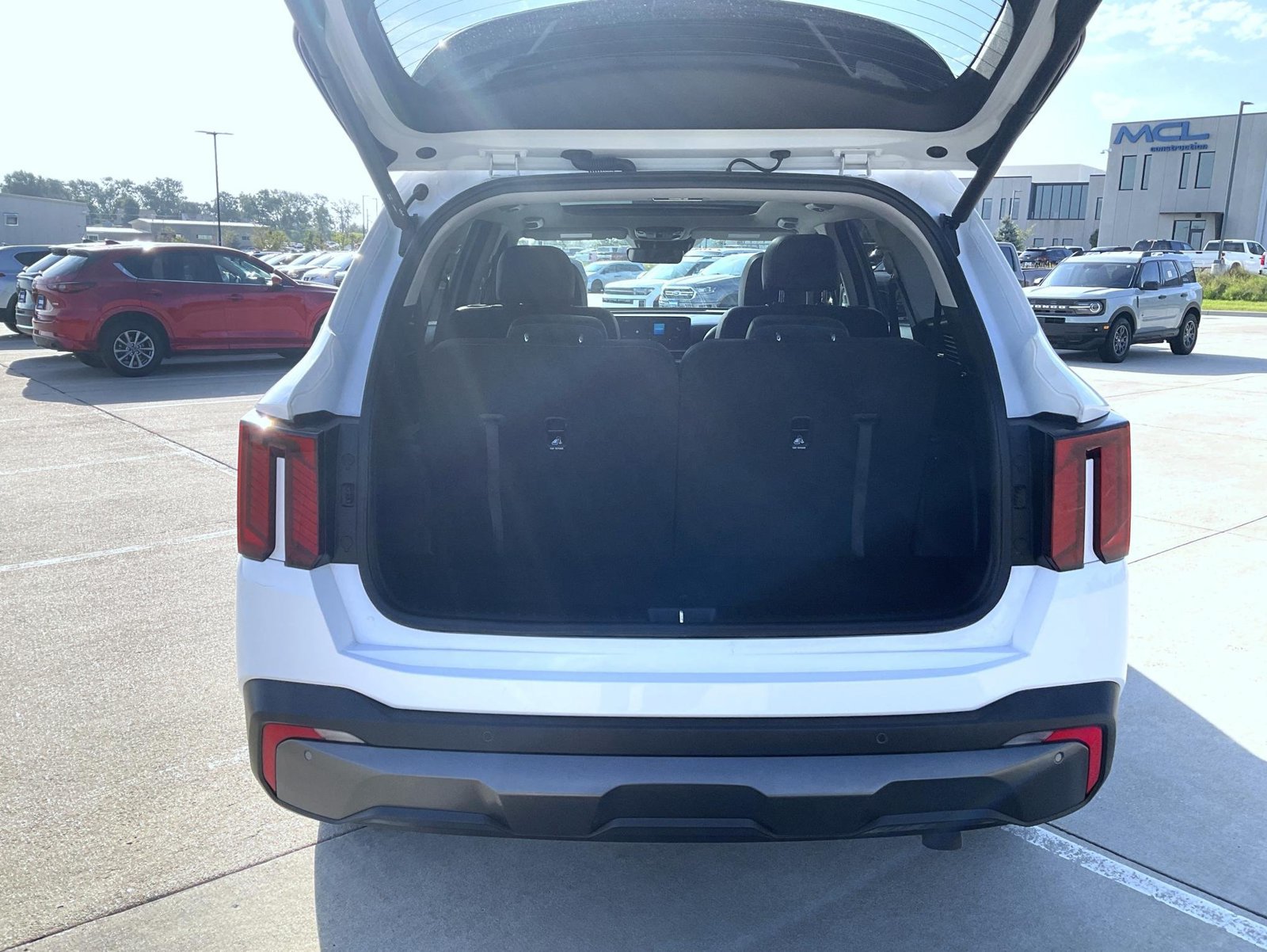 Used 2025 Kia Sorento SX AWD/4WD image 9