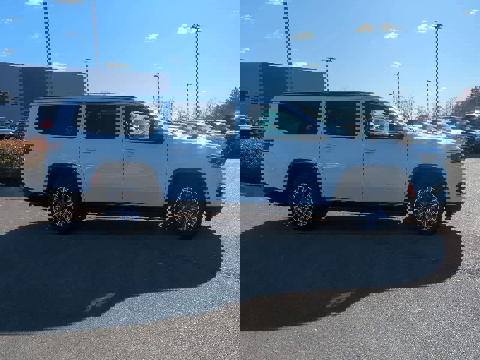 Used 2024 Jeep Wagoneer L Series II image 9