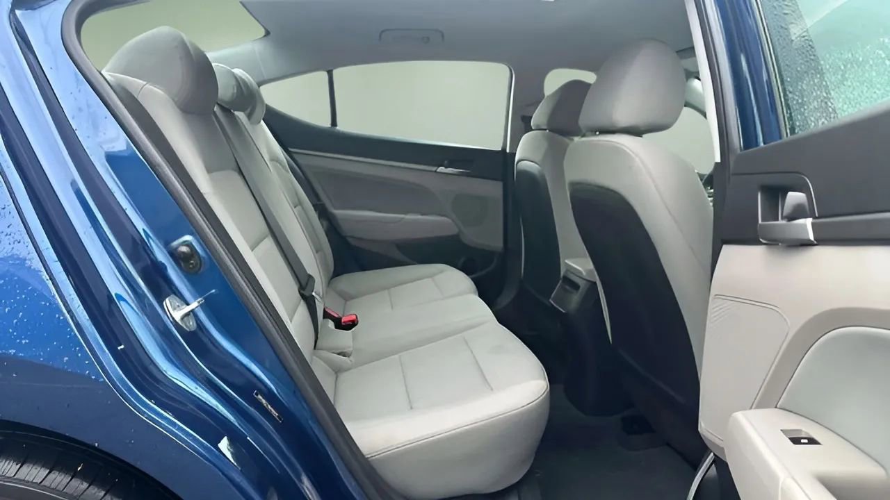 Used 2017 Hyundai Elantra SE image 44