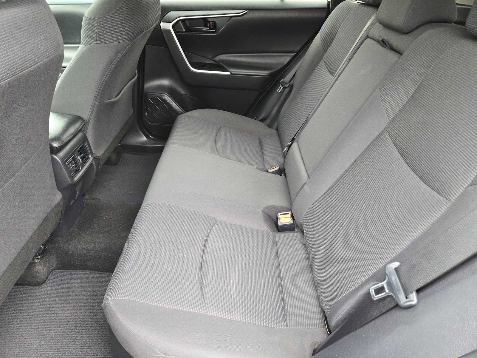 Used 2020 Toyota RAV4 LE image 29