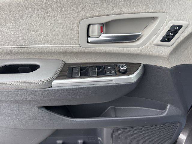 Certified 2023 Toyota Sienna Limited image 9