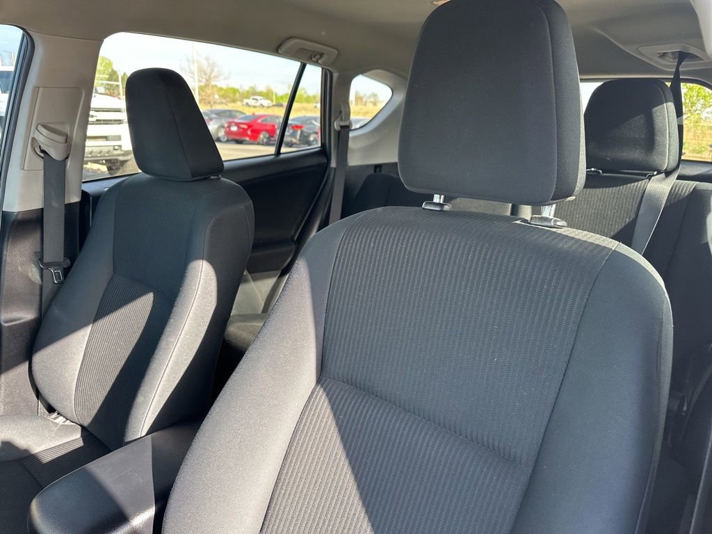Used 2015 Toyota RAV4 LE image 15