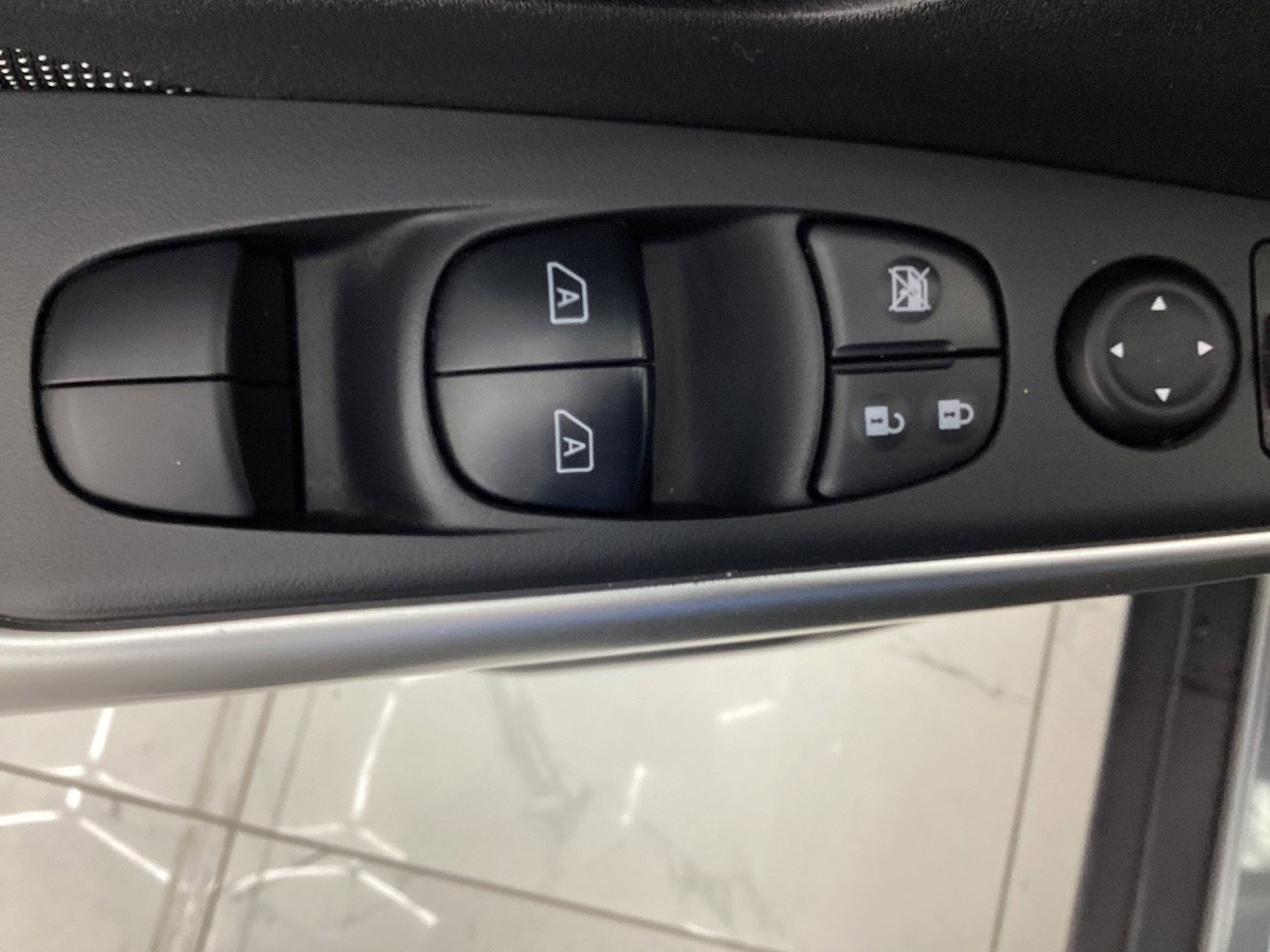 Used 2018 Nissan Kicks SV image 37