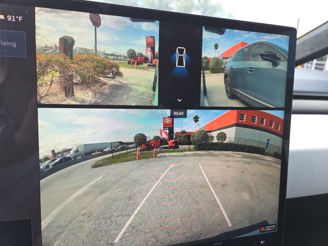 Used 2024 Tesla Cybertruck AWD Crew Cab image 5