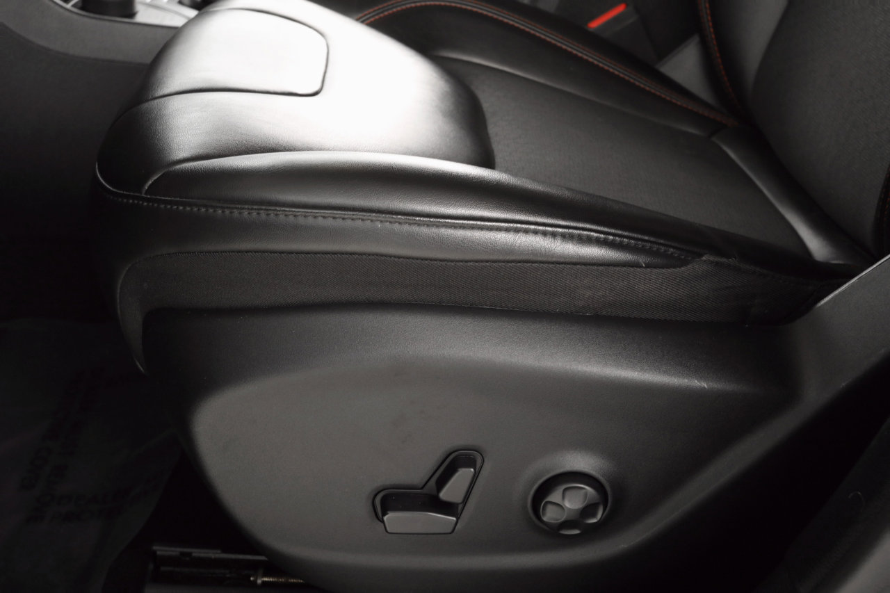 Used 2020 Jeep Cherokee Trailhawk w/ Cold Weather Group image 30