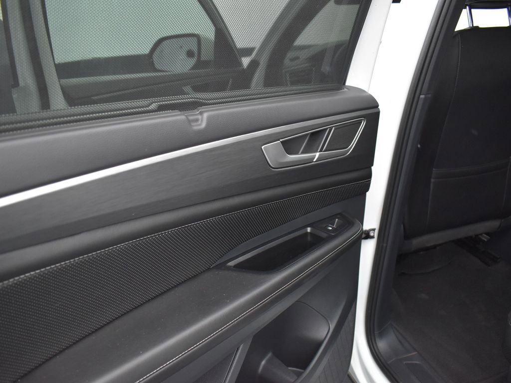 Used 2024 Volkswagen Atlas Cross Sport SE image 31